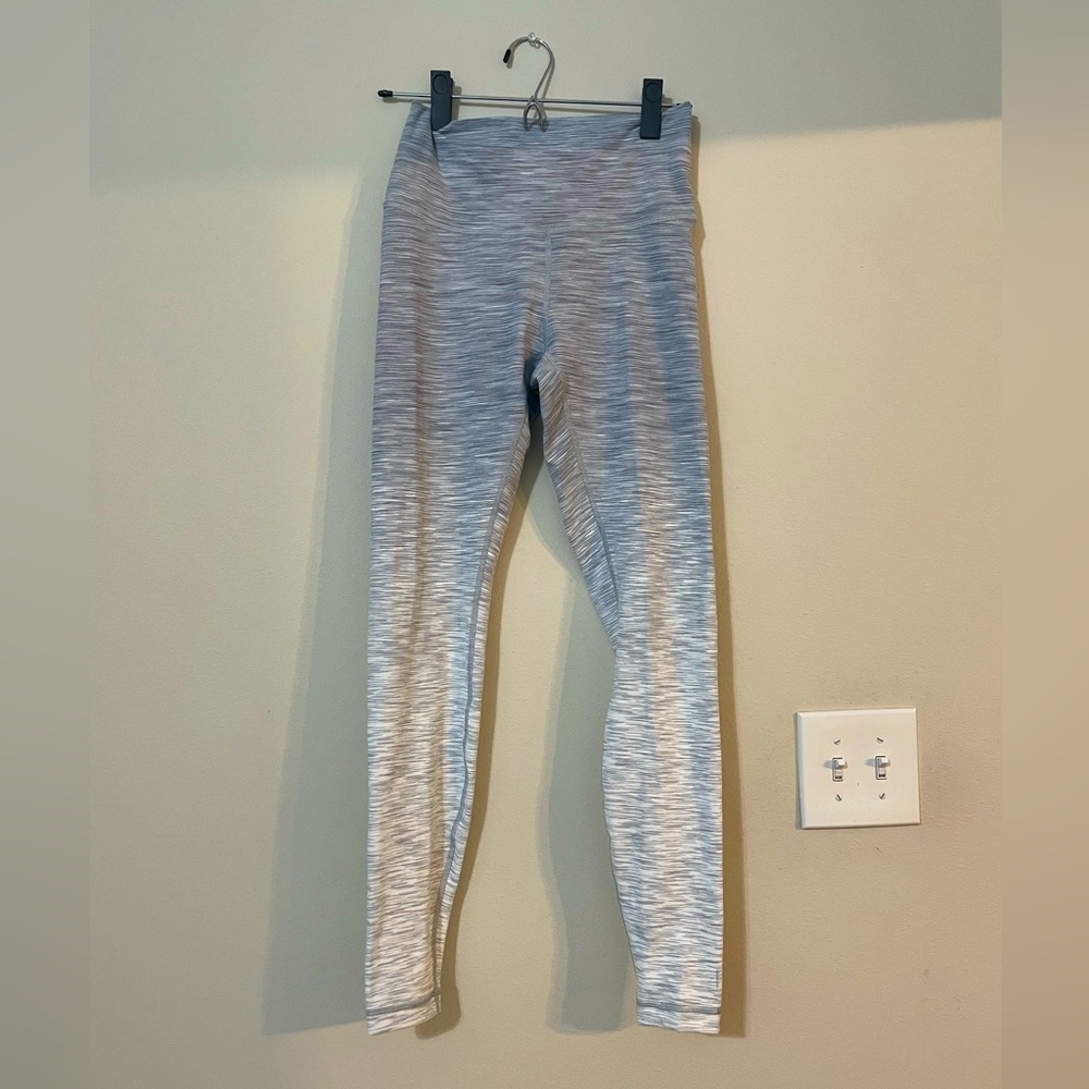 Lululemon grey and white gradient leggings. Size 6